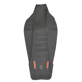 CAPA BANCO KTM SX 16/18 EXC / EXCF 17/19 ULTRA GRIP FACTORY COSTURADA PRETA C/ ETIQUETA LOGO KTM ZOMBIE