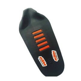 CAPA BANCO KTM SX 16/18 EXC / EXCF 17/19 ULTRA GRIP FACTORY VULCANIZADA PRETO LARANJA C/ ETIQUETA LOGO KTM ZOMBIEPARTS G